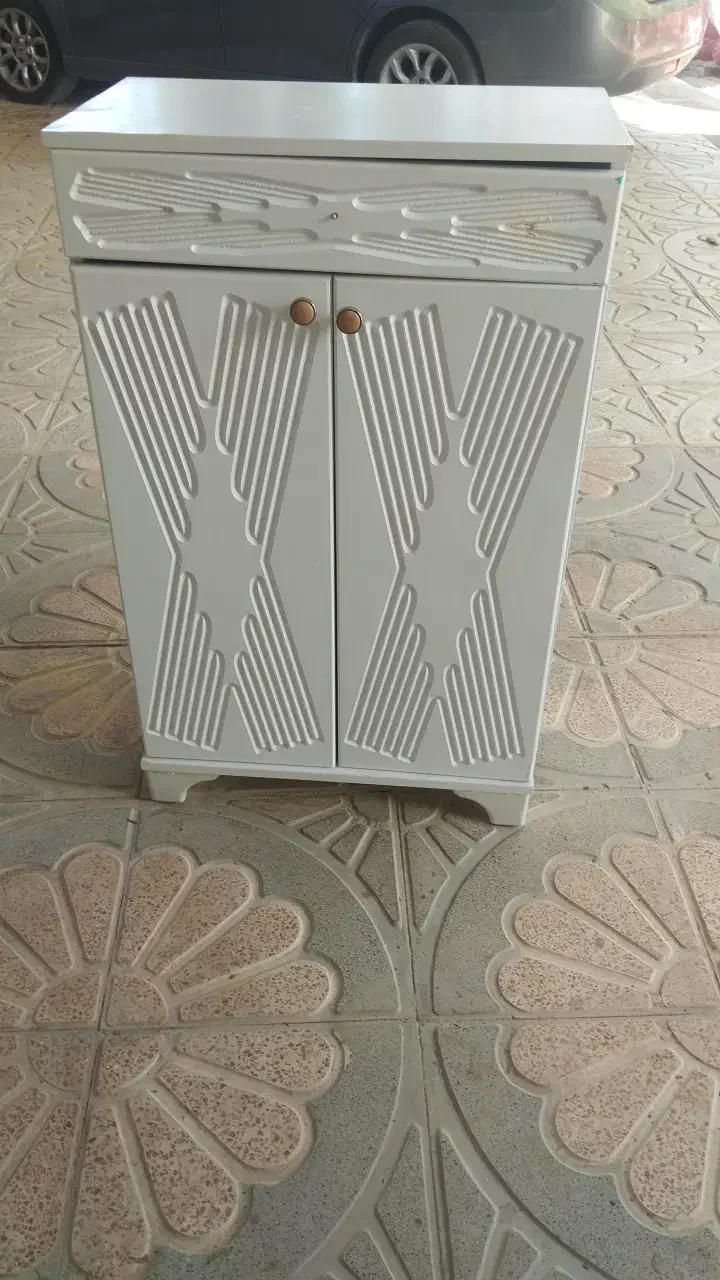 جاکفشی|جاکفشی، کمد، دراور|بیستون, |دیوار