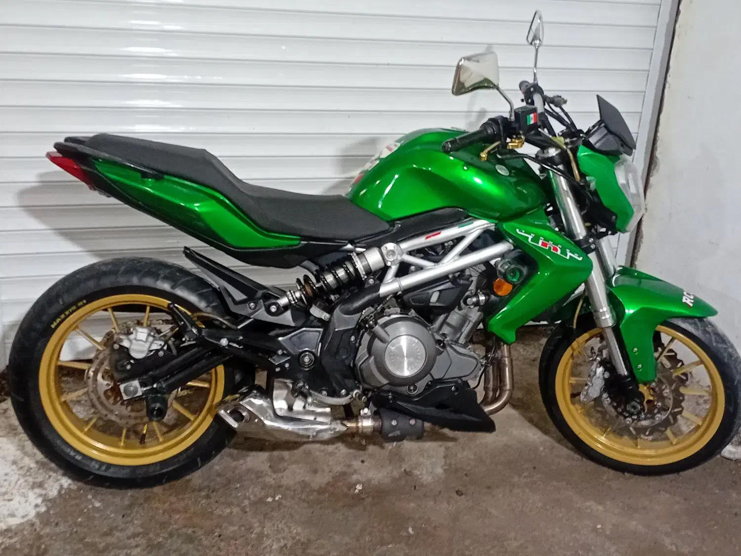 بنلی ۳۰۰ ایتالیایی تنه نقره ای|موتورسیکلت|آستانه اشرفیه, |دیوار