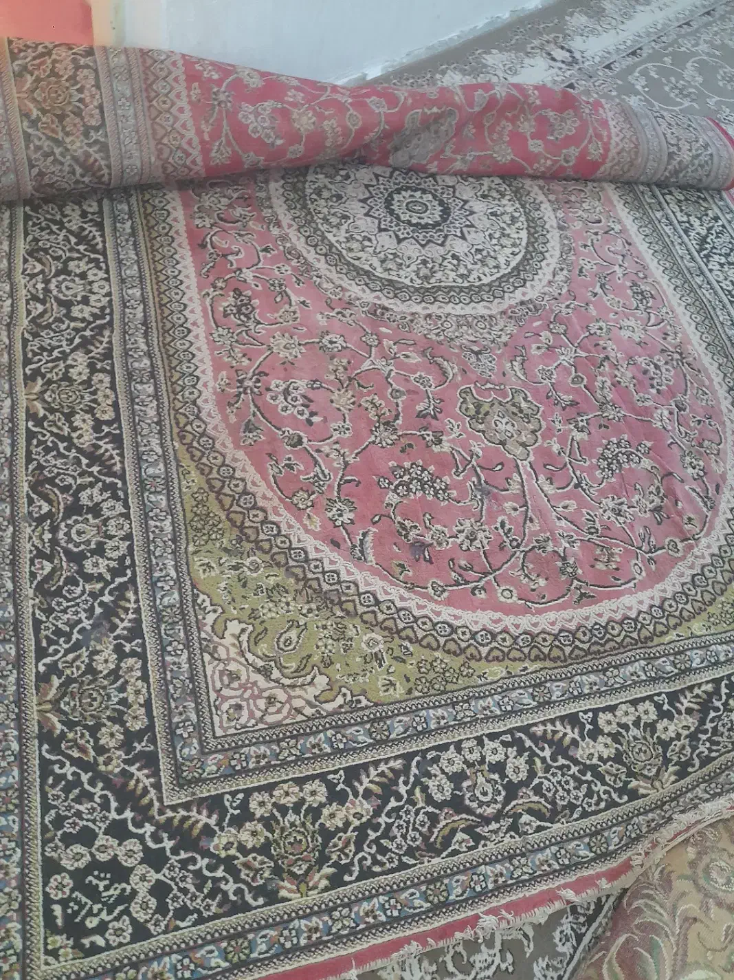 فرش ۲در۳|فرش|سبزوار, رباط|دیوار