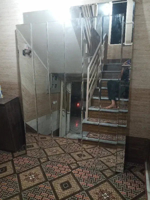 آینه|آینه|نسیم‌شهر, |دیوار
