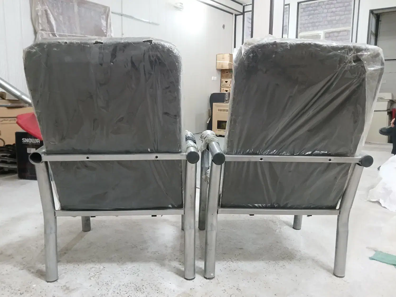 صندلی فلزی راحت و سبک|مبلمان اداری|قم, چهل درخت|دیوار