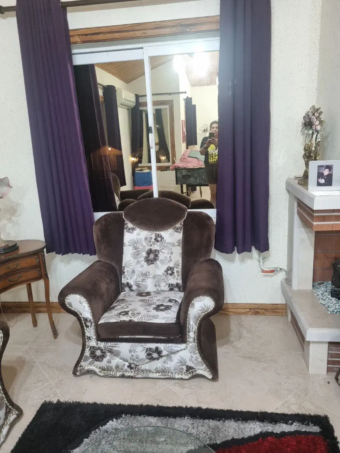 مبل راحتی مبلیران آینه و آباژور و دو عدد میز|مبلمان خانگی و میز عسلی|رویان, |دیوار