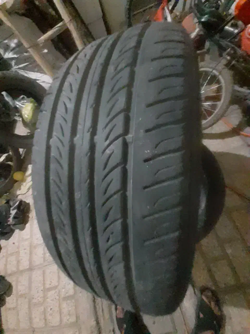 یک جفت لاستیک ۲ رینگ  یکی  دری  درصد|قطعات یدکی و لوازم جانبی|مشهد, پنجتن|دیوار