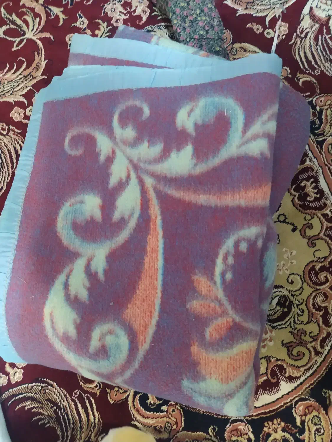 دو عدد پتو قدیمی جنس خوب در حد نو|رختخواب، بالش، پتو|ازنا, |دیوار