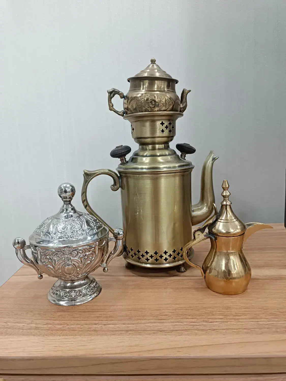 ست سنتی قوری و سماور و قندان و قهوه جوش|سماور، چای‌ساز، قهوه‌ساز|دوگنبدان, |دیوار