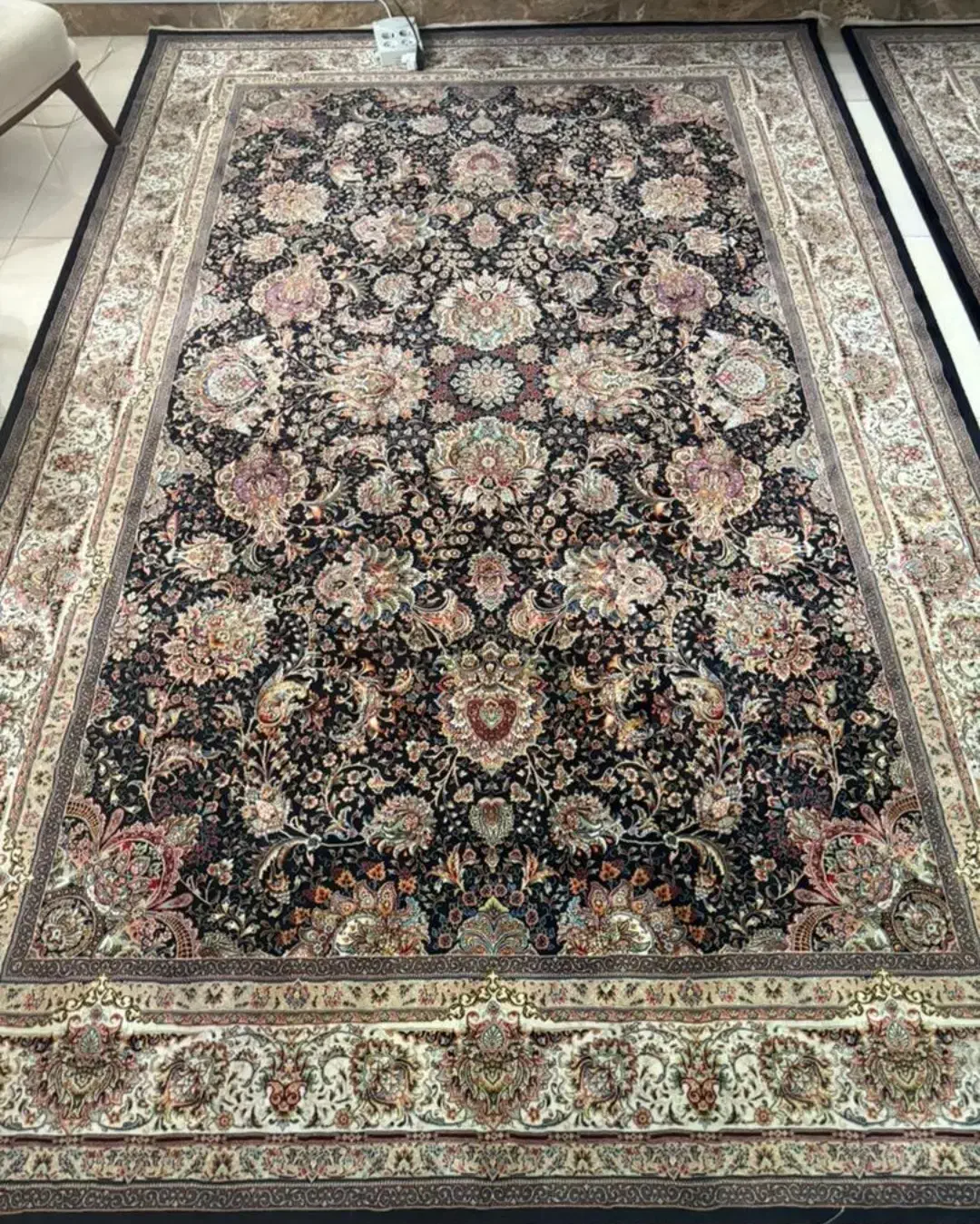 دوعدد فرش ۶ متری و یک عدد ۱.۵ متری(۱۰۰۰شانه)|فرش|رشت, چمارسرا|دیوار