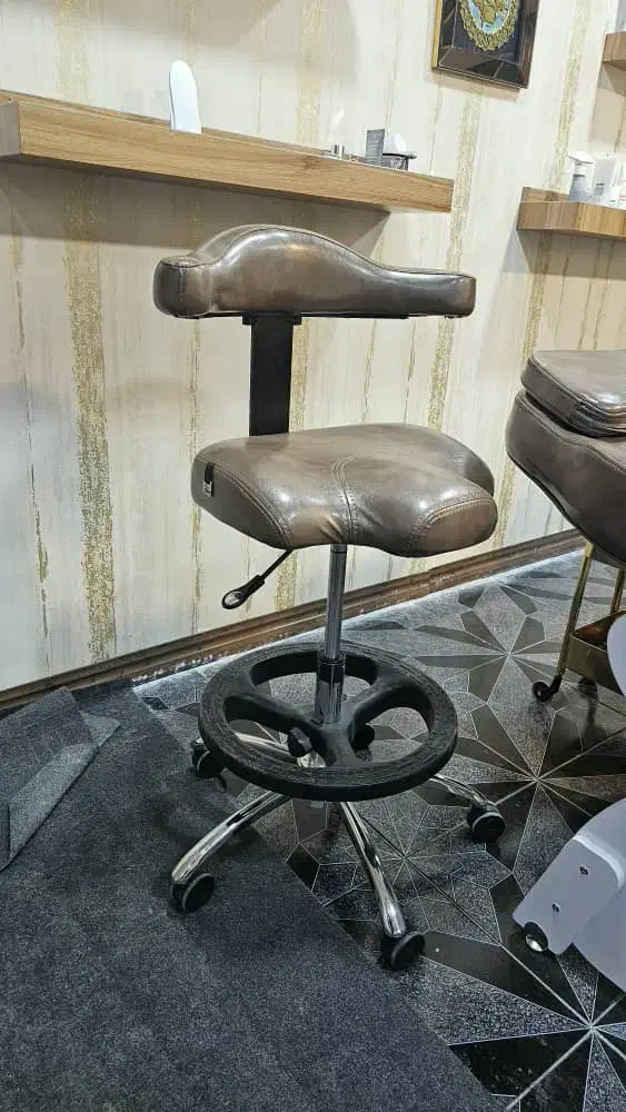 تخت آرایشگاهی،صندلی،ترولی،میز،استند|آرایشگاه و سالن‌های زیبایی|دهدشت, |دیوار