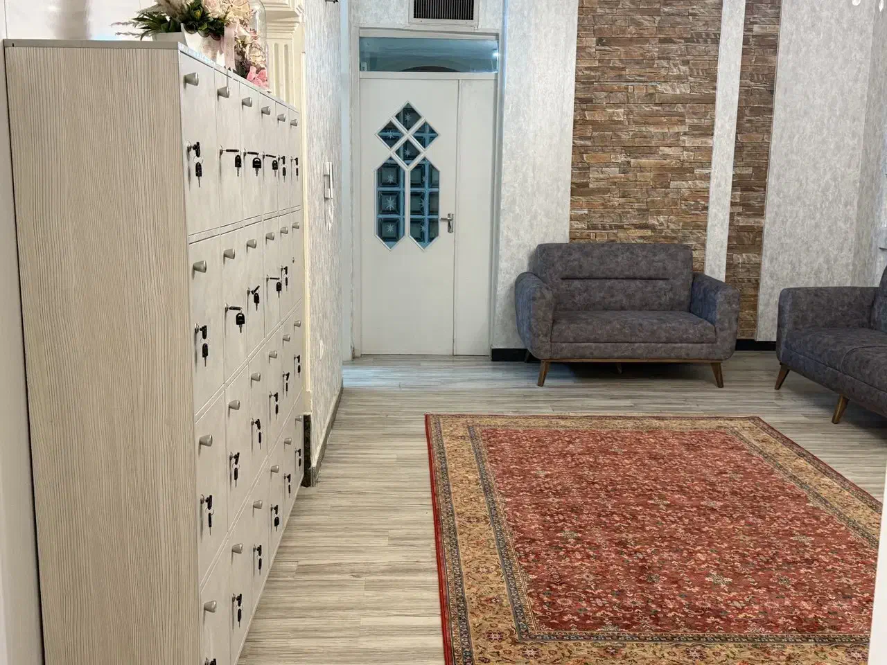 خوابگاه دخترانه|اجارهٔ کوتاه‌مدت آپارتمان و سوئیت|شیراز, دینکان|دیوار