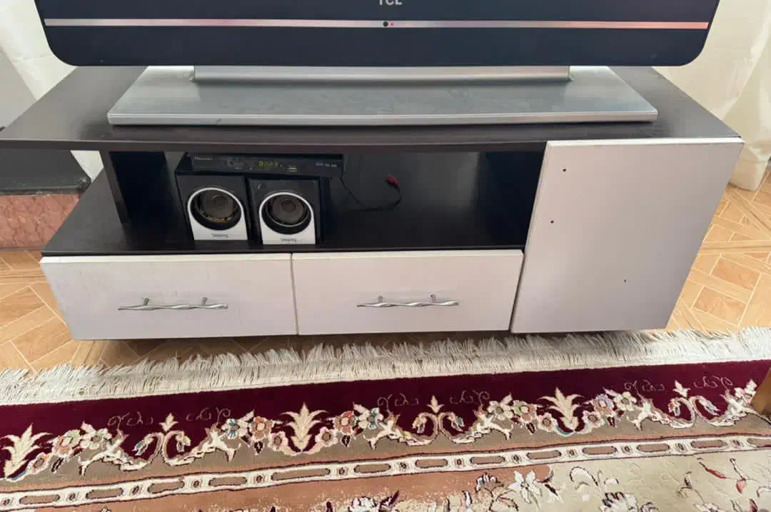 دو تخته فرش و میز تلویزیون|فرش|ساری, |دیوار