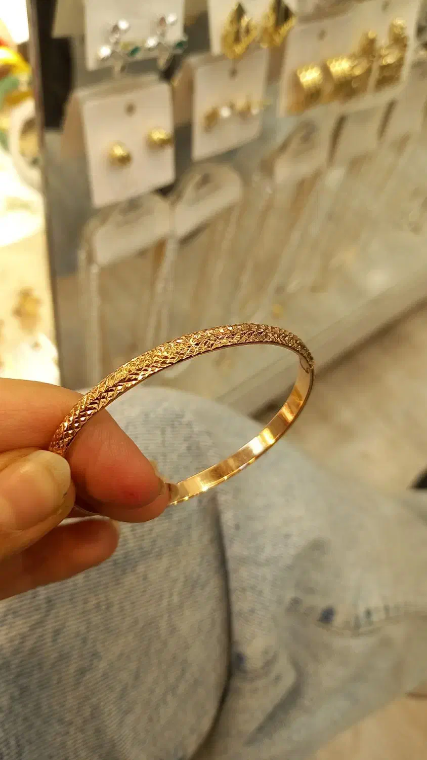 بدلیجات و اکسسوری در اصفهان|بدلیجات|اصفهان, باغ زرشک|دیوار