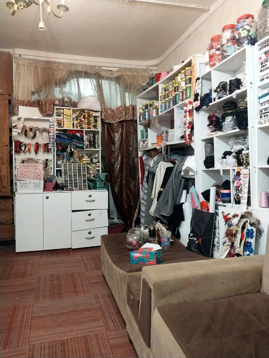 لوازم خرازی.|لوازم خیاطی و بافتنی|کردکوی, |دیوار