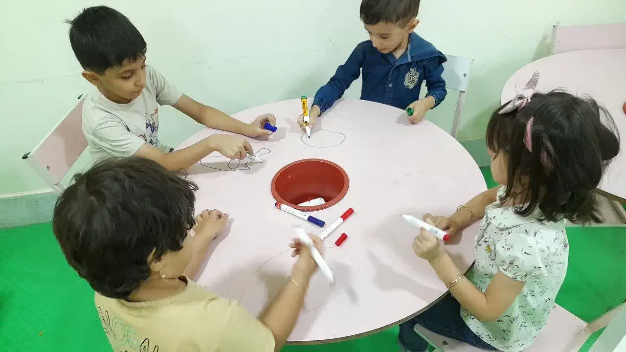 میز و صندلی هایگلاس کودکان|اسباب و اثاث بچه|شهرضا, |دیوار