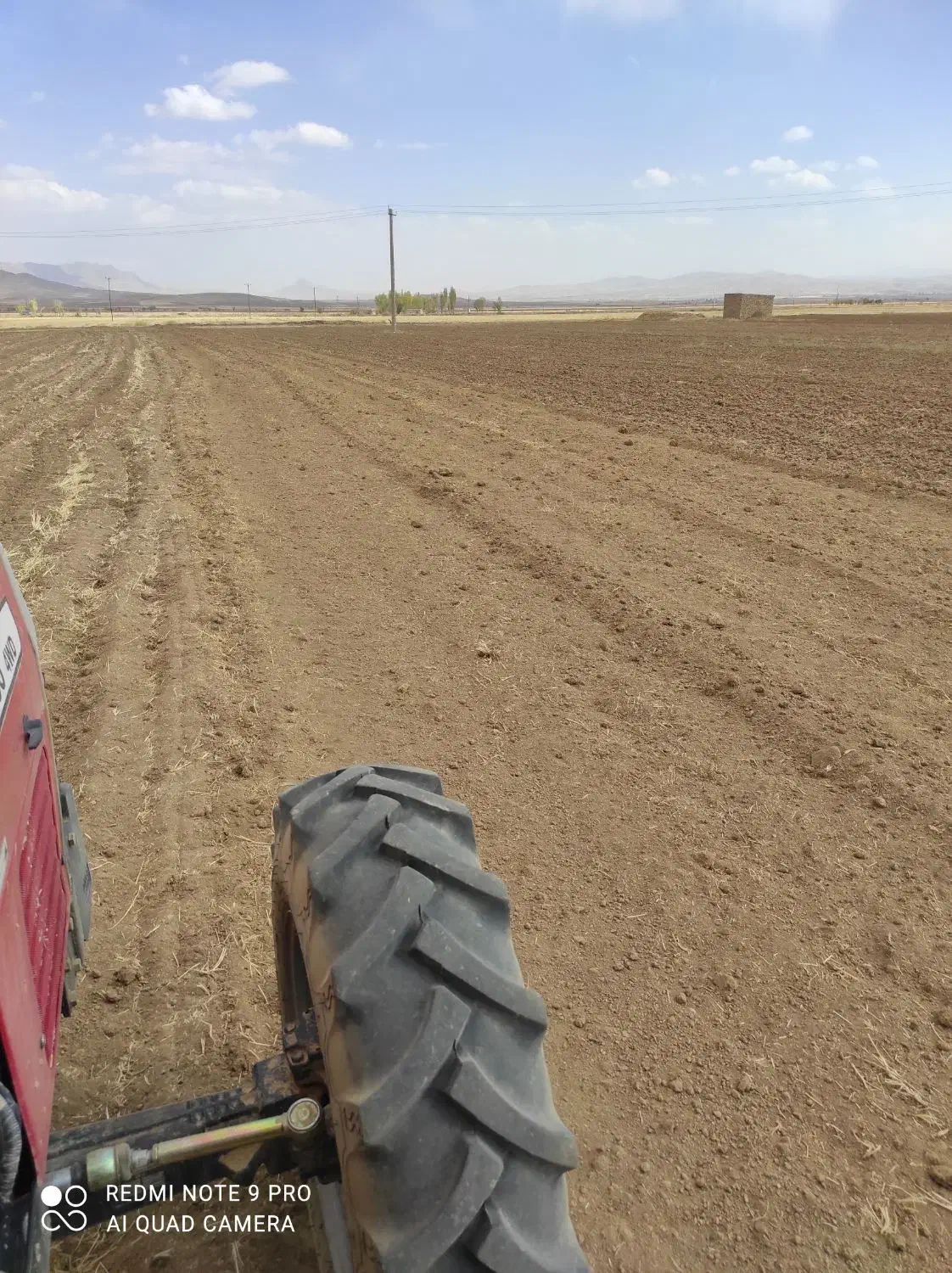 خدمات کشاورزی کار با تراکتور شخم چیزل کاشت گندم|خدمات باغبانی و درختکاری|شازند, |دیوار