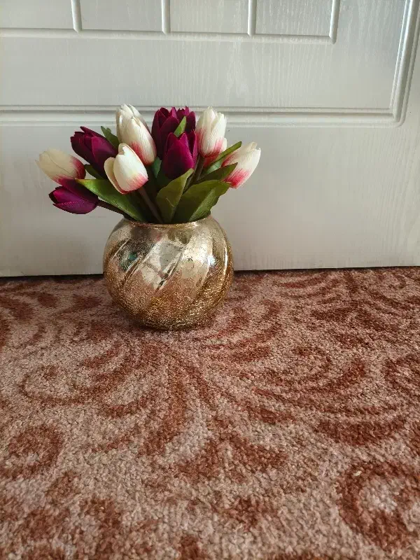 گل لاله و گلدان ترک|گل مصنوعی|رباط‌کریم, رباط‌کریم|دیوار