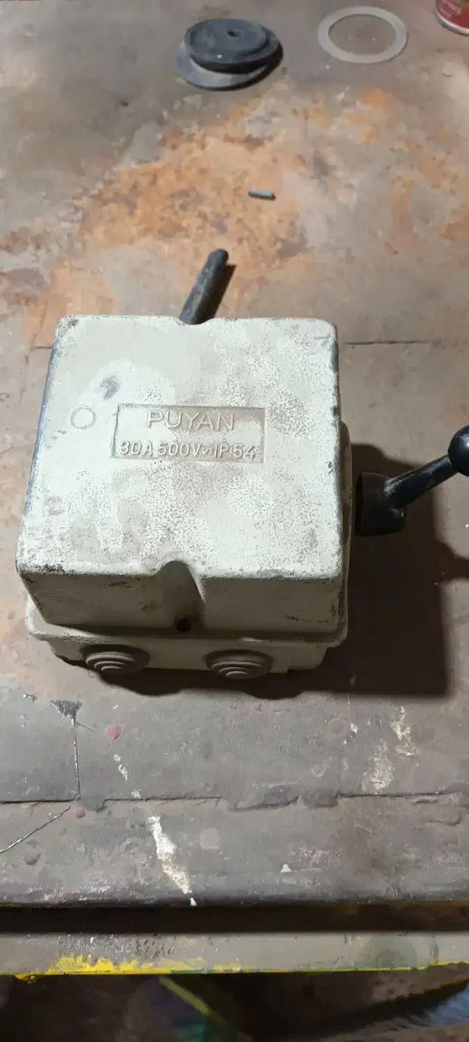 کلید بالا بر ۲ عدد|ابزارآلات|چهارباغ, |دیوار