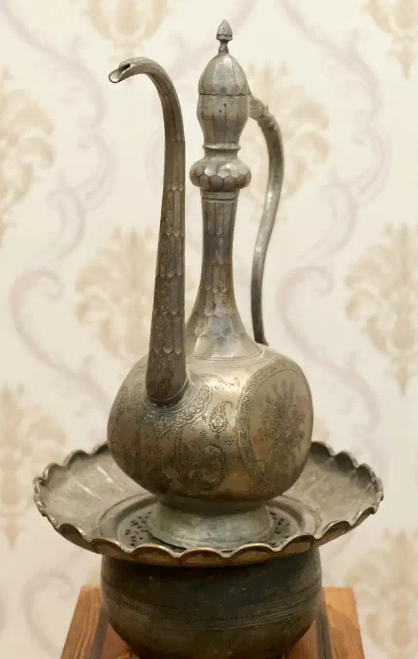 آفتابه لگن قلمکاری یزد|کلکسیون اشیاء عتیقه|یزد, |دیوار