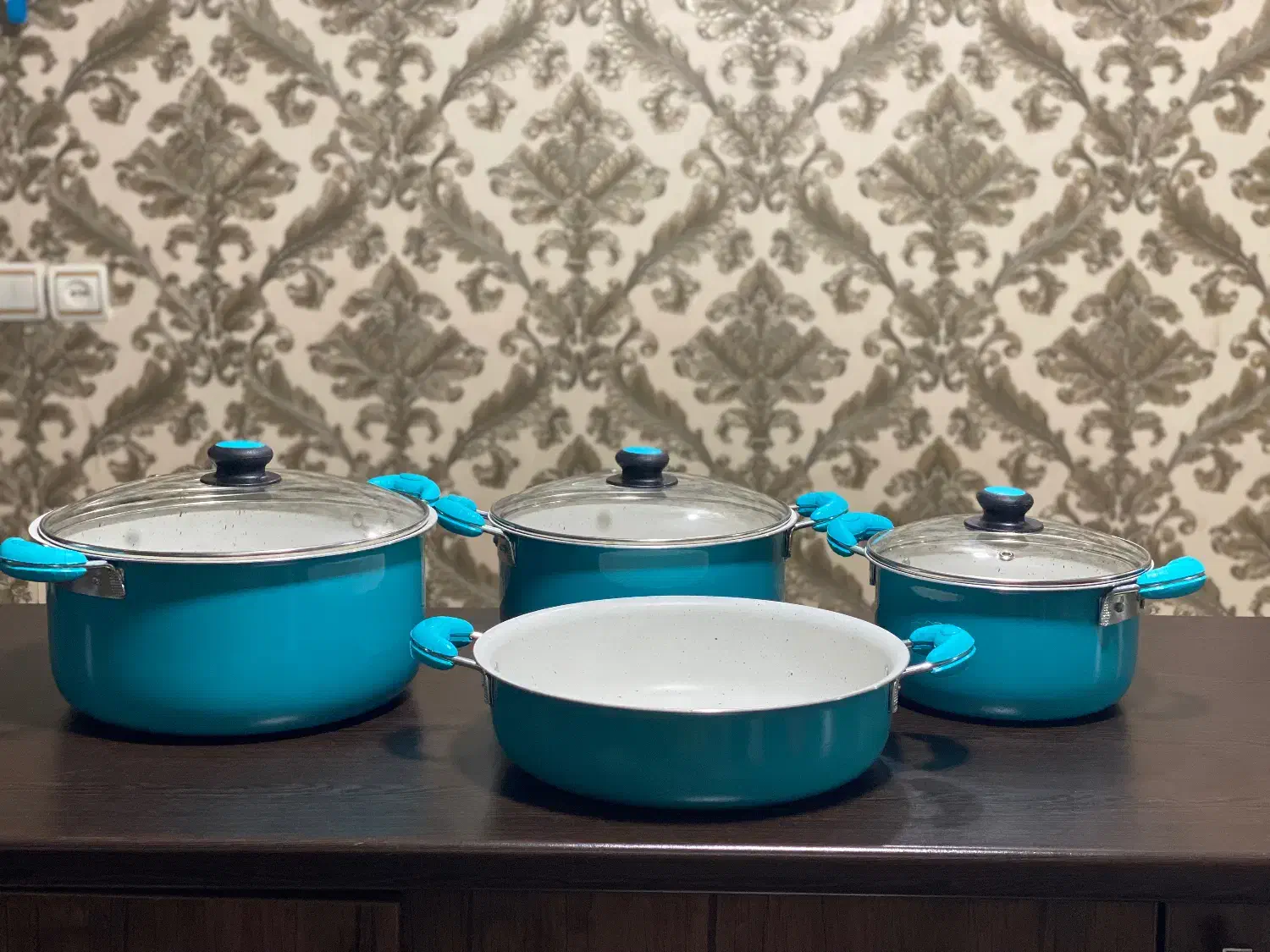 ست قابلمه تفلون ۴ تیکه کاملا نو|ظروف پخت‌وپز|شلمان, |دیوار