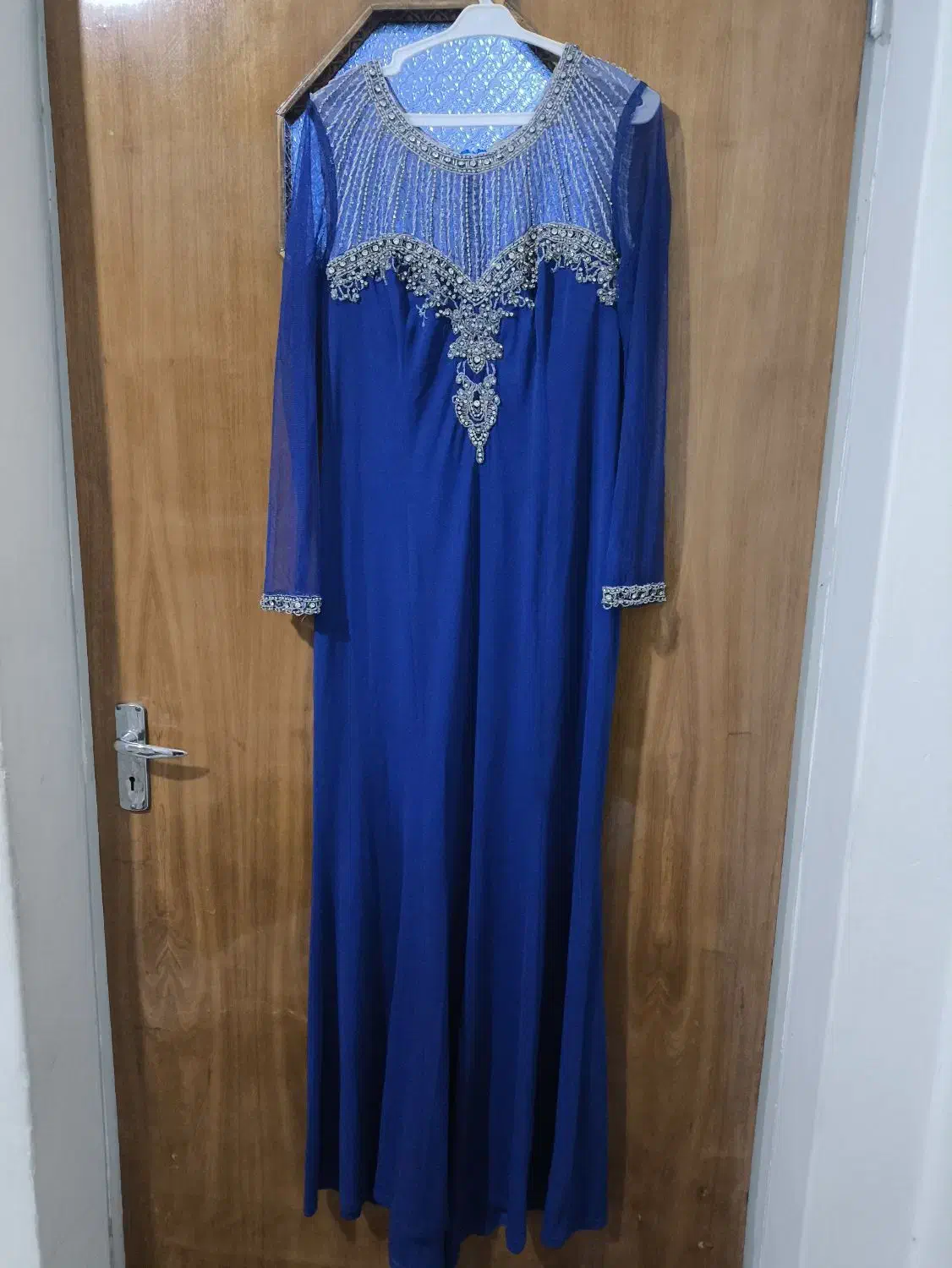 لباس مجلسی|لباس|شیراز, آزادگان|دیوار