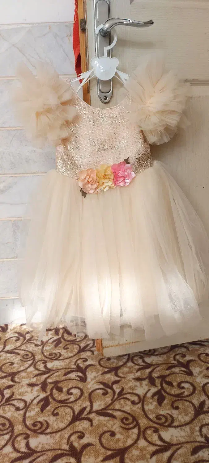 لباس در حد نو|لباس|میبد, |دیوار