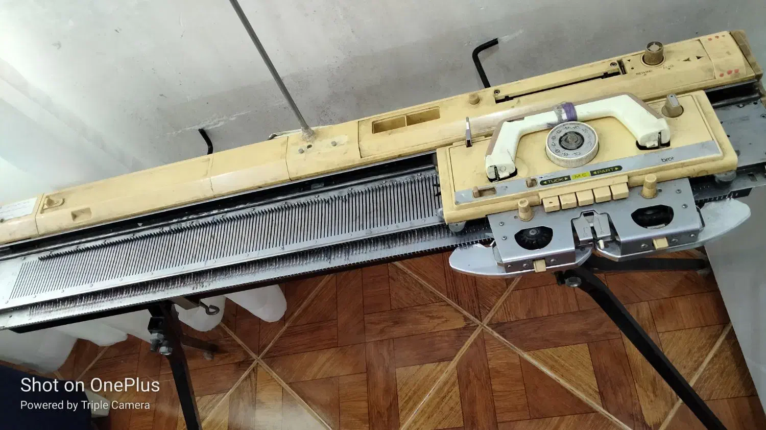 ماشین بافندگی برادرمدل۸۳۰|لوازم خیاطی و بافتنی|فومن, |دیوار