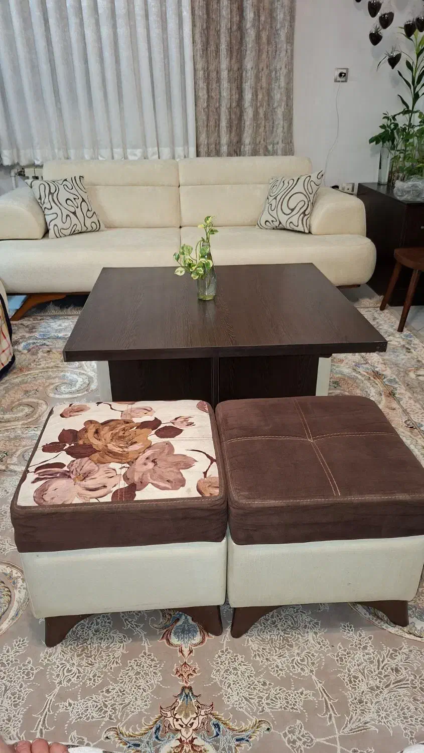 میز جلو مبلی و ۴عدد پاف|مبلمان خانگی و میز عسلی|تهران, اسفندیاری|دیوار