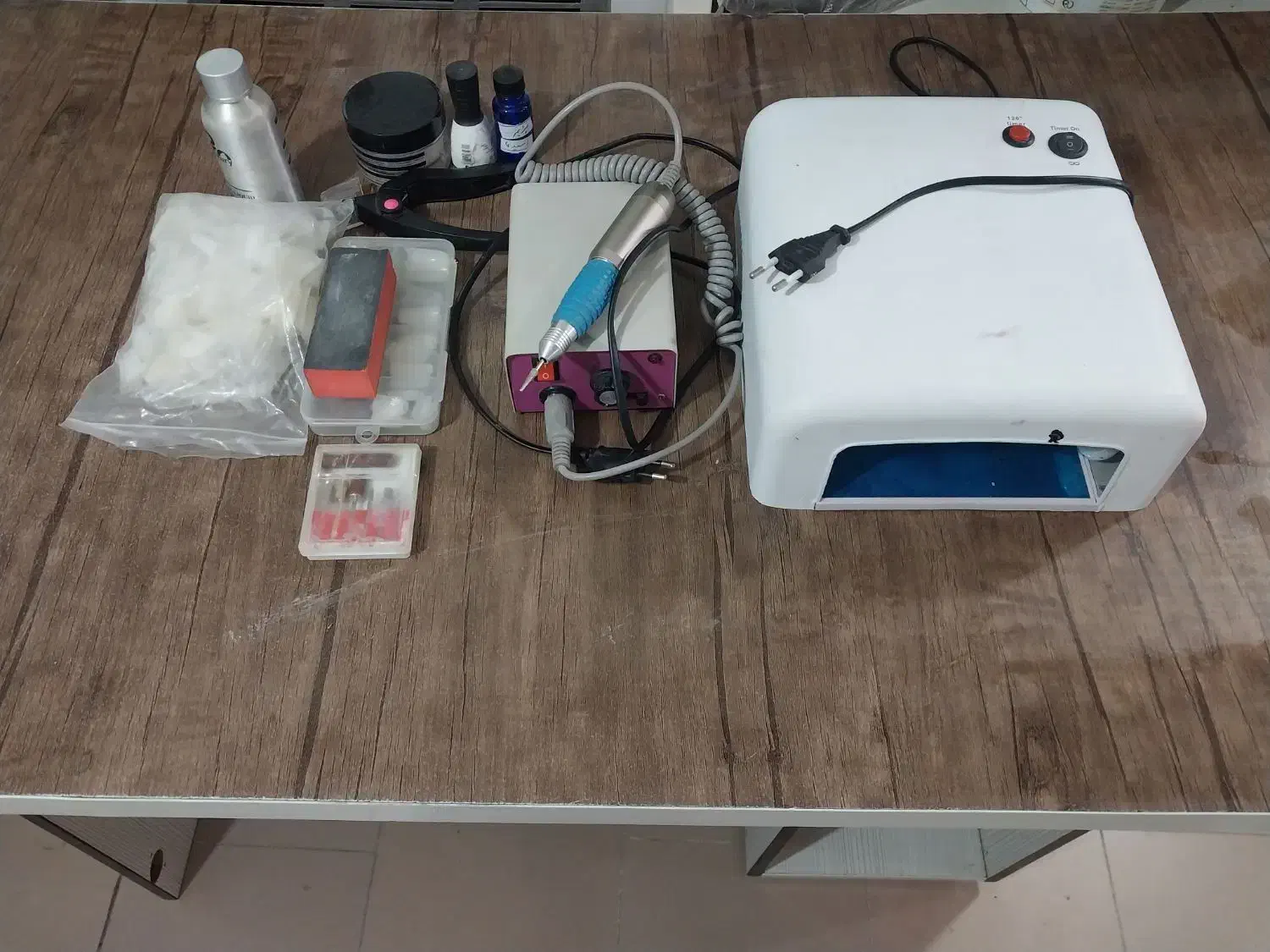 دستگاه کاشت ناخن|آرایشگاه و سالن‌های زیبایی|اردبیل, |دیوار