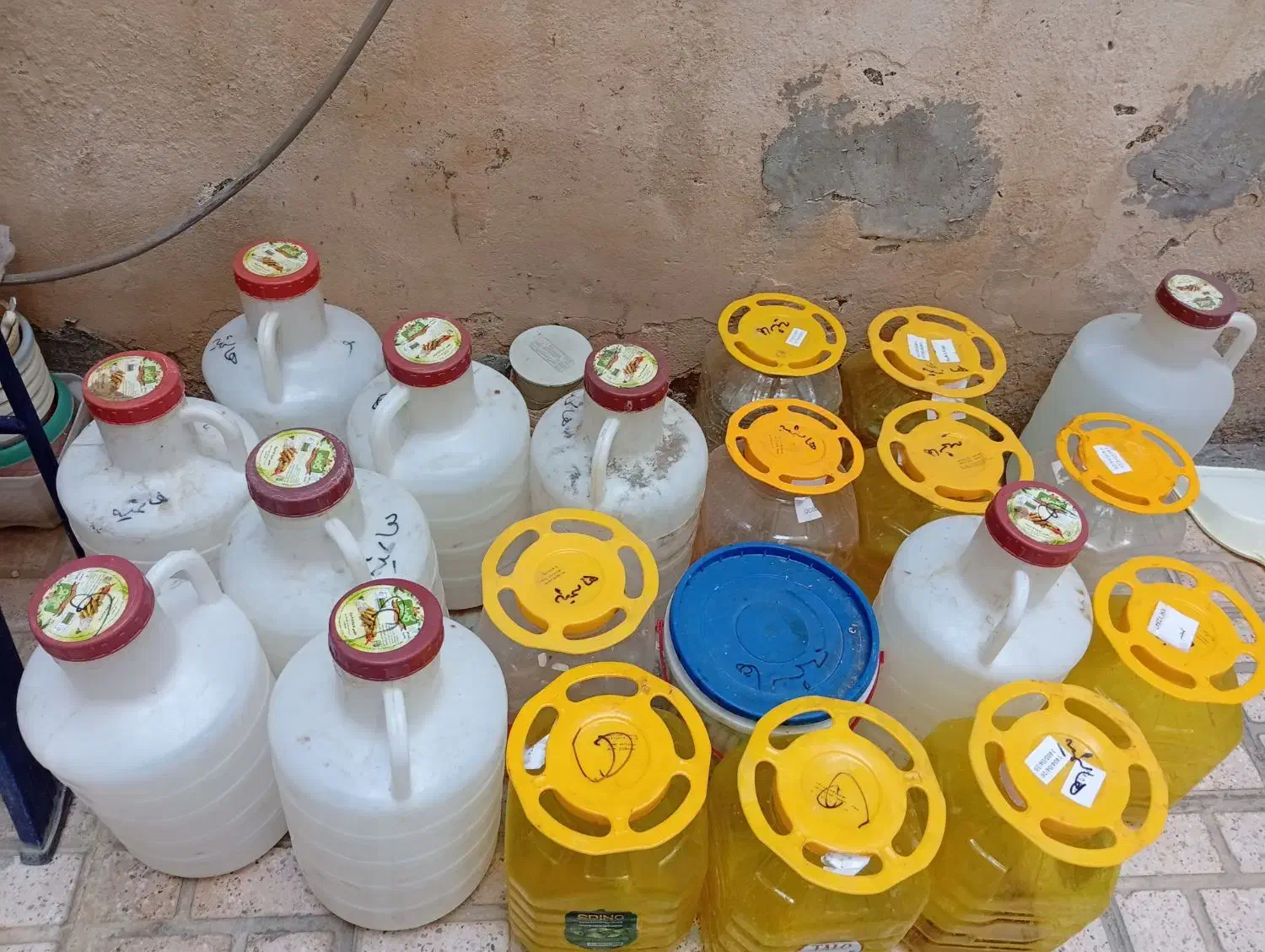 دبه ترشی سرفرمونی و دبه خیار شور|ظروف نگهدارنده، پلاستیکی، یک‌بارمصرف|مشهد, خواجه ربیع|دیوار