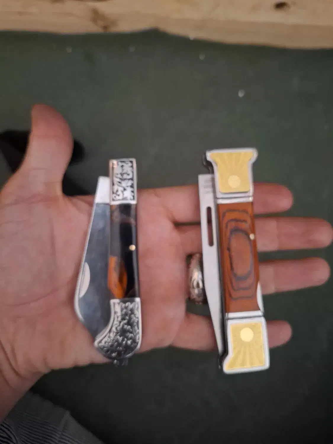 دو عدد چاقو کلمبیا|کلکسیون اشیاء عتیقه|تربتحیدریه, میدان مرکزی|دیوار