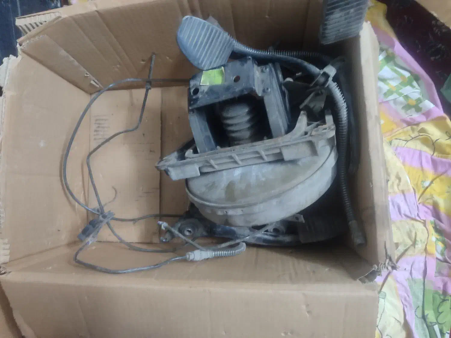 تعدادی وسایل داخل کابین و موتور پژو|قطعات یدکی و لوازم جانبی|رودبار, |دیوار