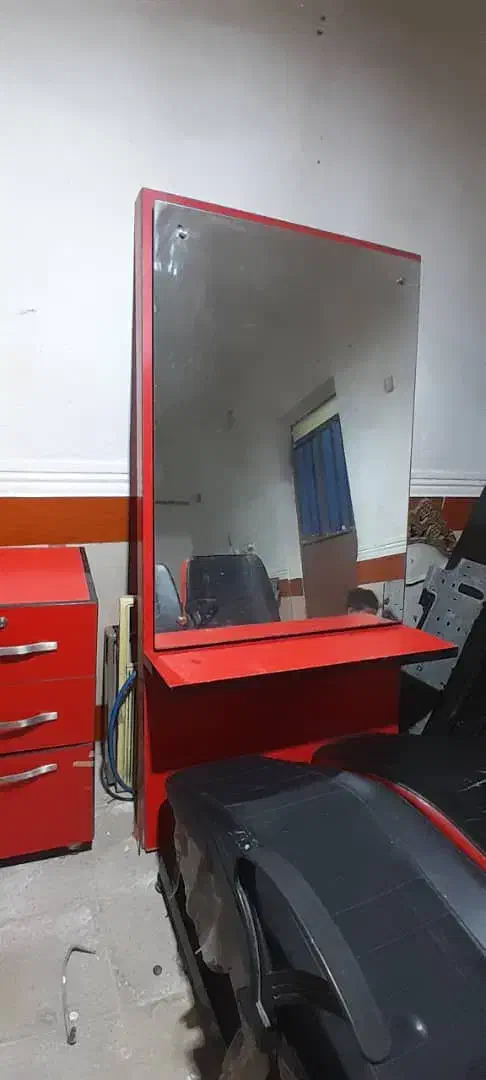 صندلی و دکور آرایشگاه|آرایشگاه و سالن‌های زیبایی|کارون, |دیوار