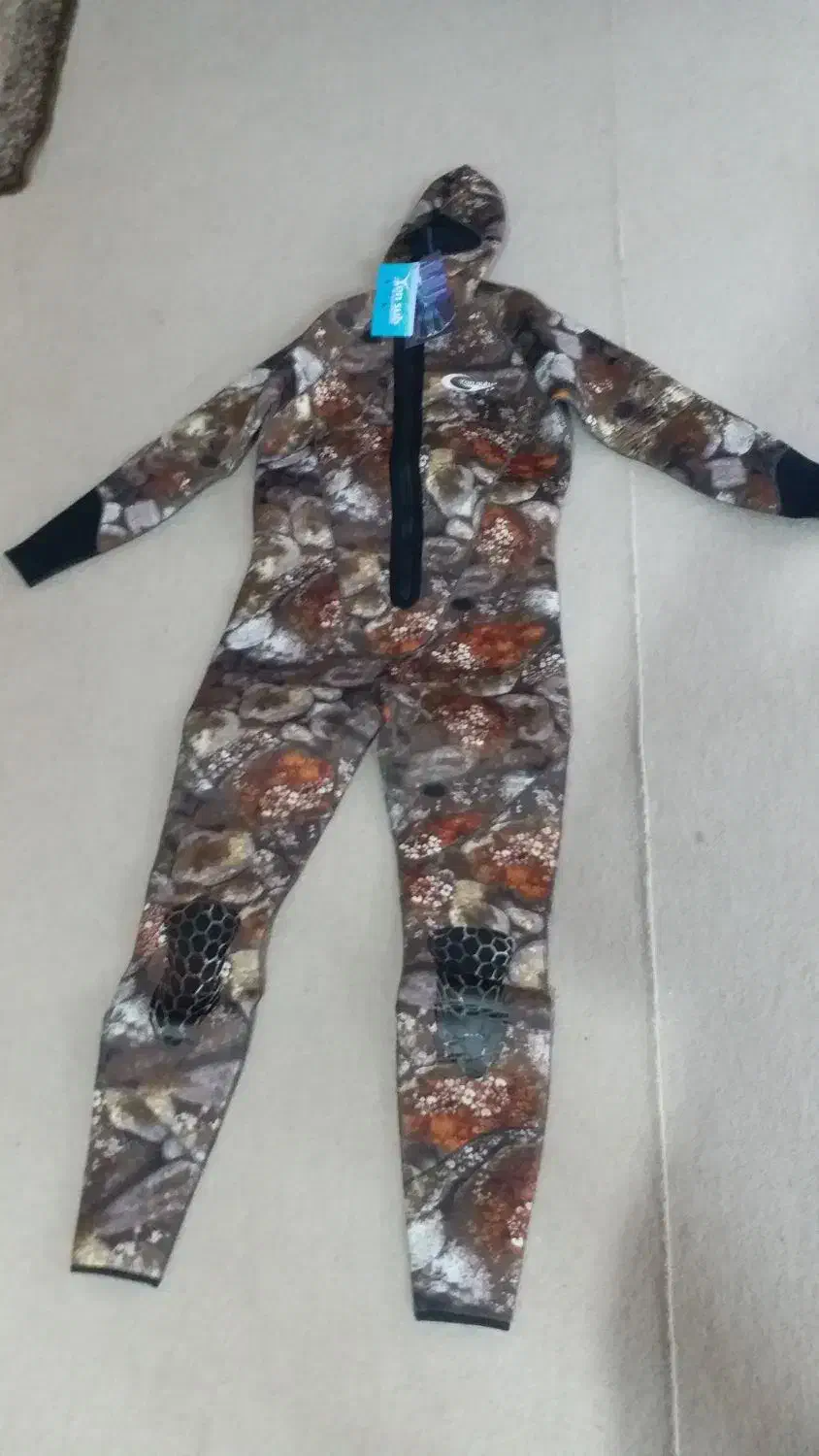 وتسوت لباس غواصی|غواصی و ورزشهای آبی|بندر گناوه, |دیوار