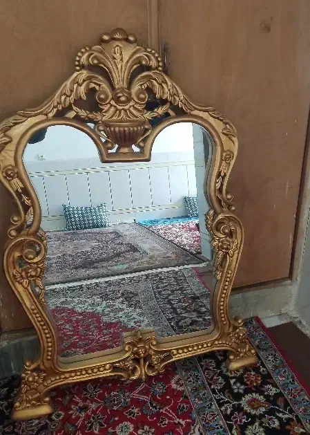 آیینه|آینه|نجف‌آباد, گلدشت|دیوار