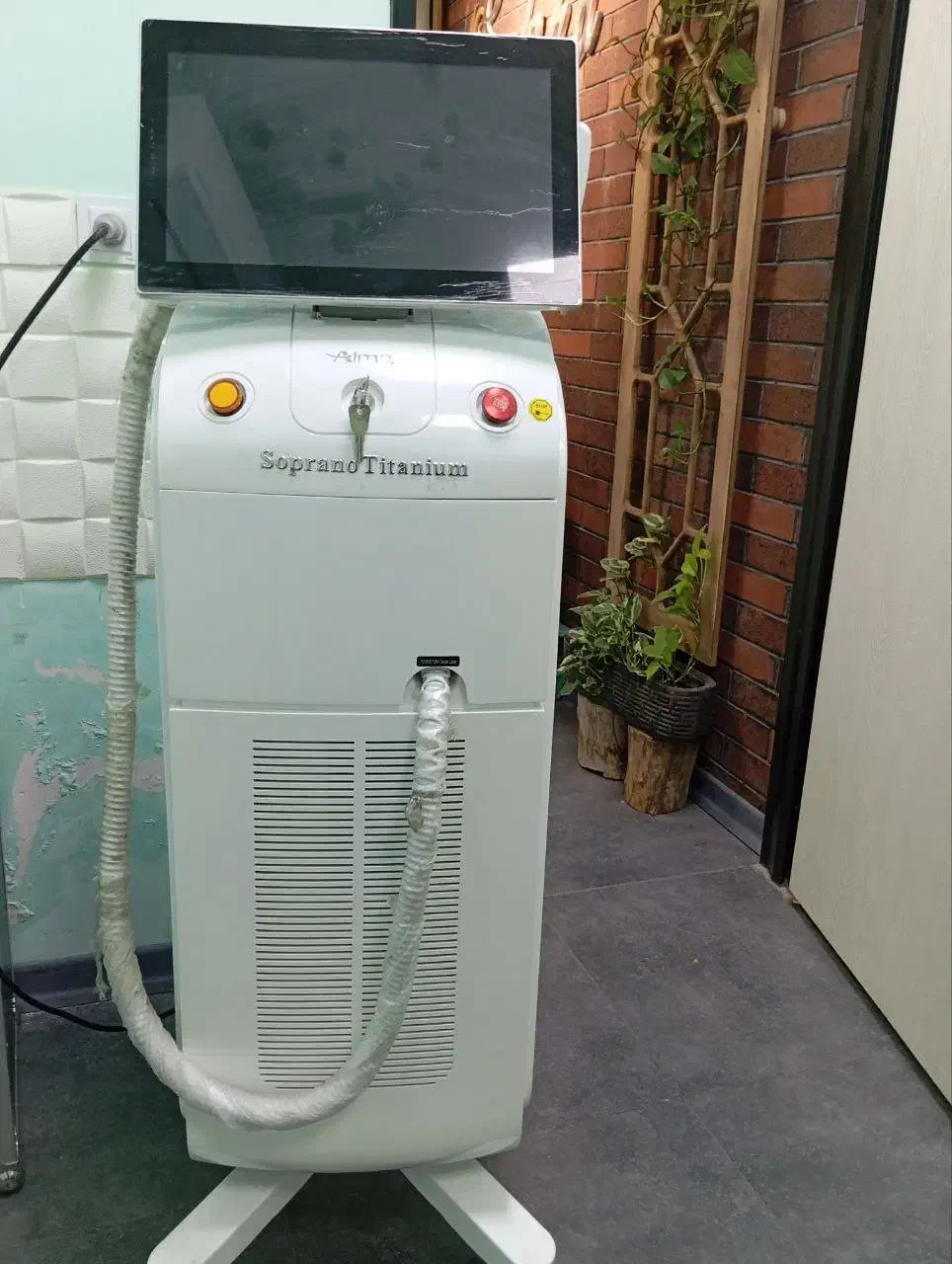 دستگاه لیزر suprano titanium 2022|پزشکی|کرج, حیدرآباد|دیوار