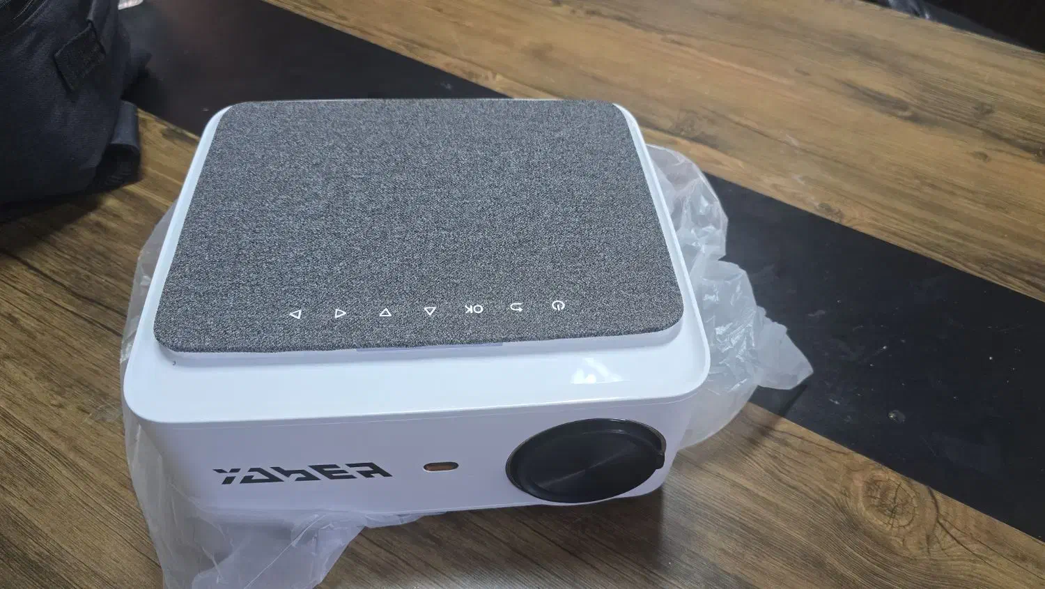 ویدیو پروژکتور yaber v6 4k|تلویزیون و پروژکتور|تهران, عباس‌آباد|دیوار