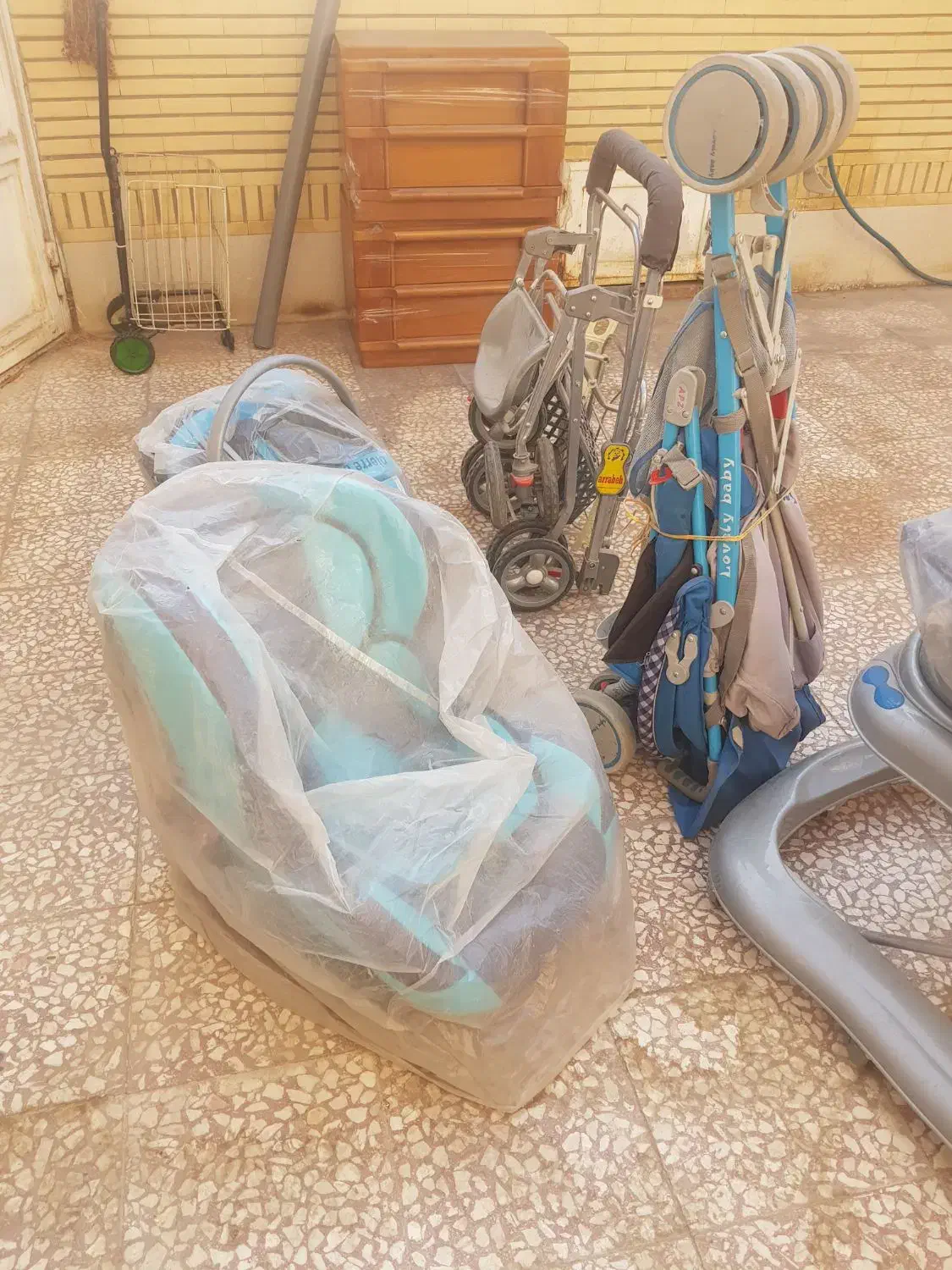 وسایل کودک|کالسکه و لوازم جانبی|کاشان, فاز ۲ ناجی آباد|دیوار