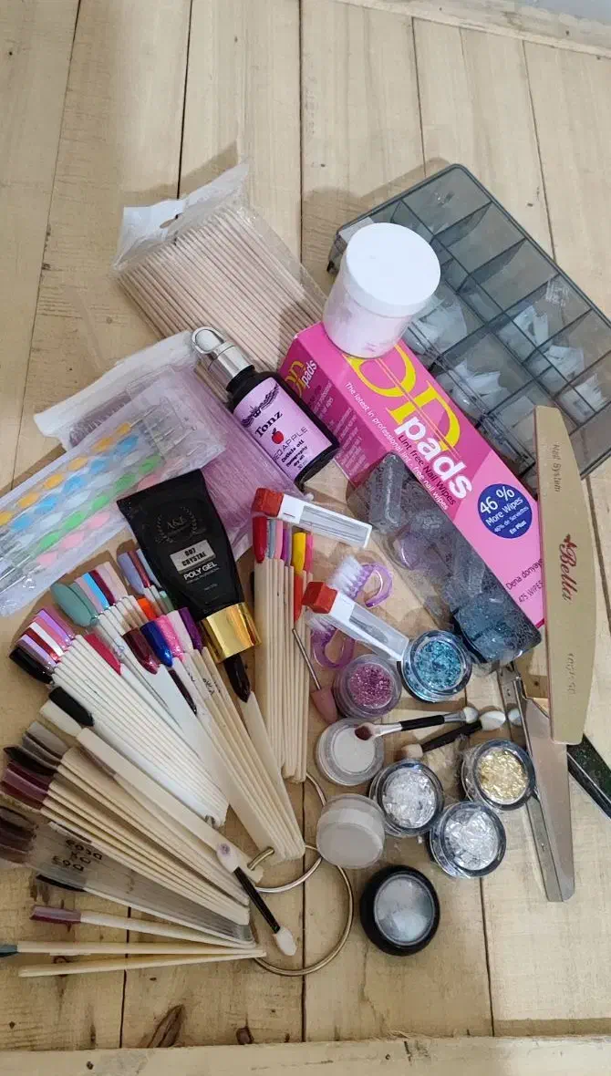 وسایل کاشت ناخن|آرایشگاه و سالن‌های زیبایی|کرمانشاه, |دیوار