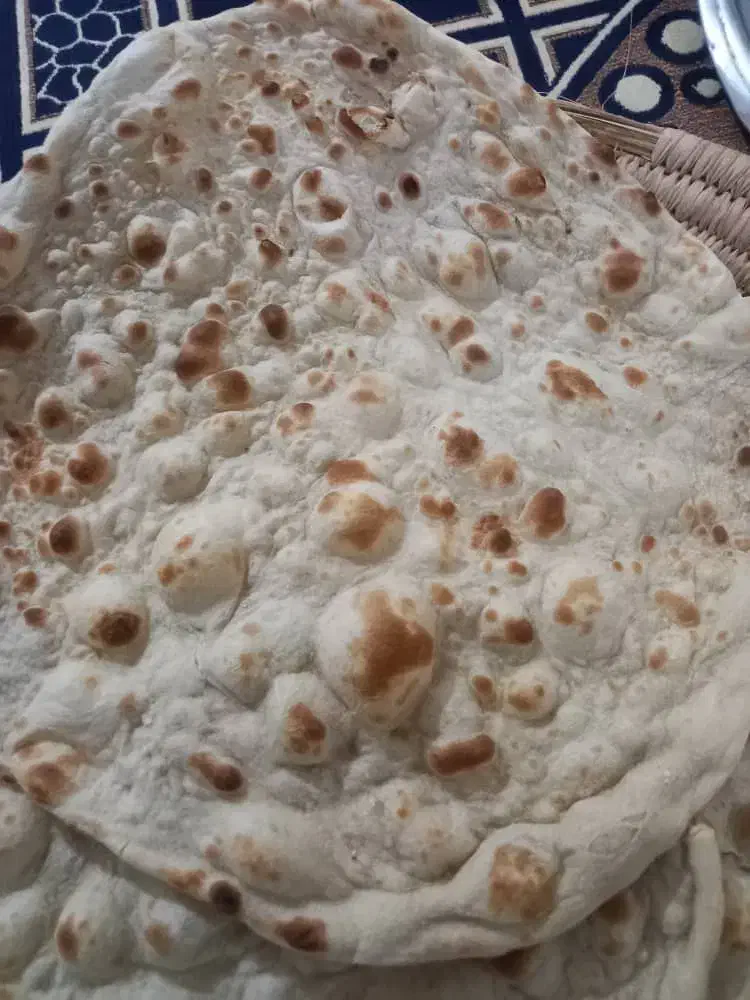 نان تنوری تازه گرم|خوردنی و آشامیدنی|قم, چهار مردان|دیوار