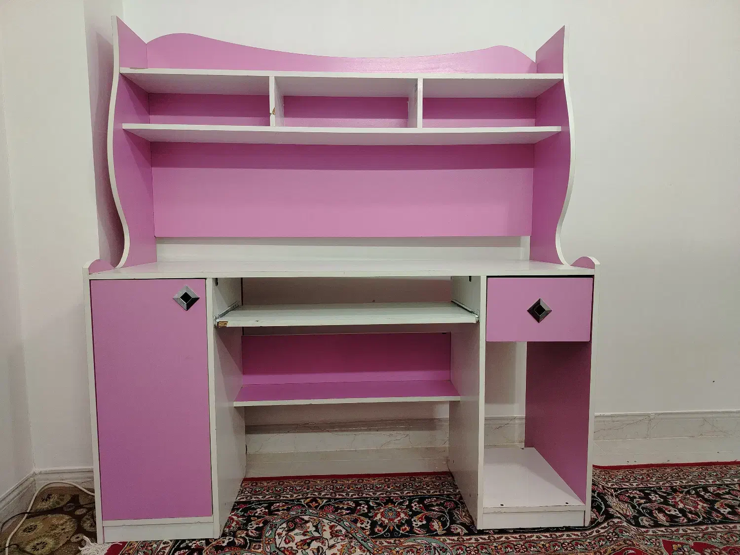 میز تحریر و کامپیوتر|میز تحریر و کامپیوتر|برخوار, |دیوار