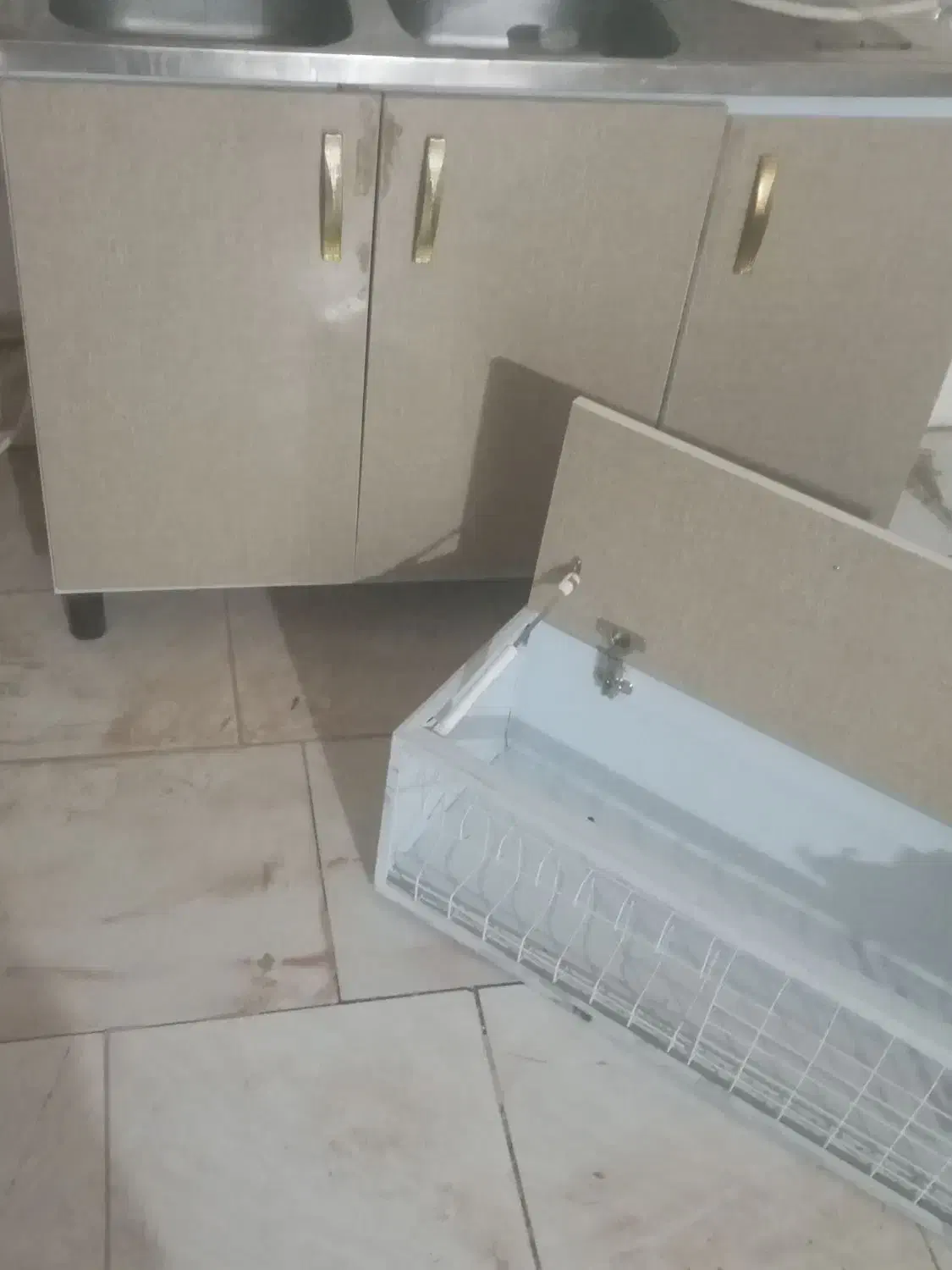 سلام یه اب چکان با وسایلش وکمدظرف شور دوقلو|آب‌چکان و نظم‌دهنده ظروف|نیمروز, |دیوار