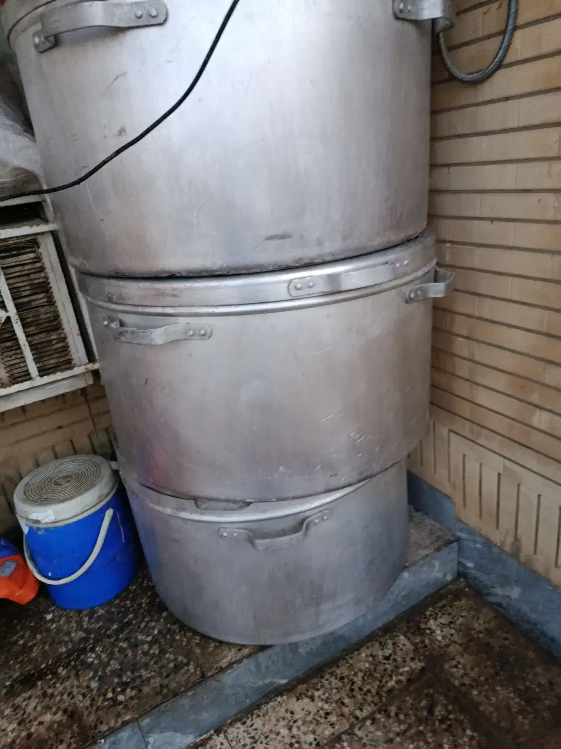 دیگ بزرگ اشپزخانه|ظروف پخت‌وپز|باوی, |دیوار