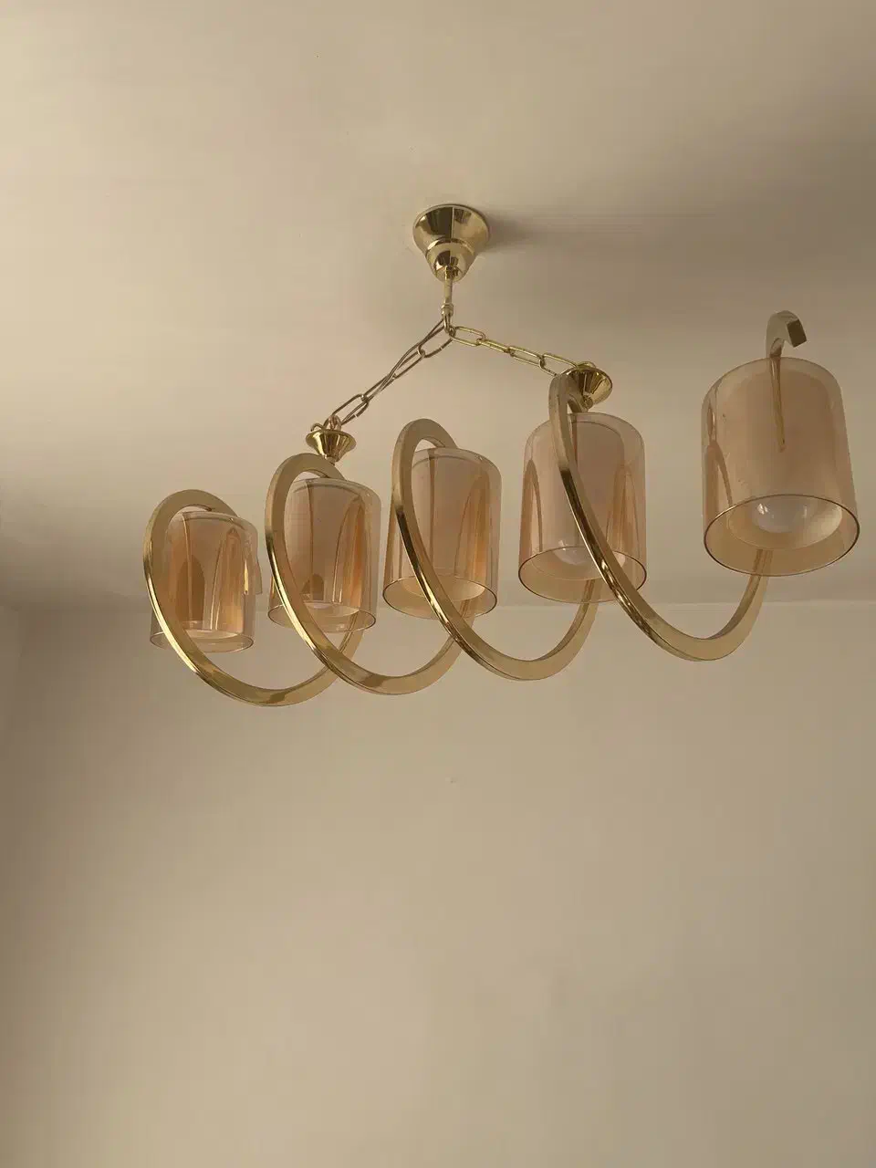 لوستر مدل فنر|لوستر و چراغ آویز|لاهیجان, انقلاب|دیوار