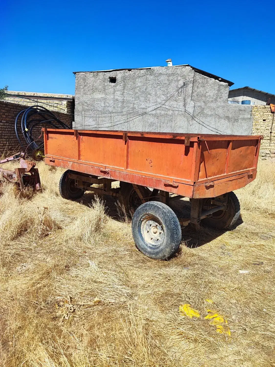 تریلی سالم چهار چرخ جک داره ده تن|ماشین‌آلات صنعتی|سردرود, |دیوار