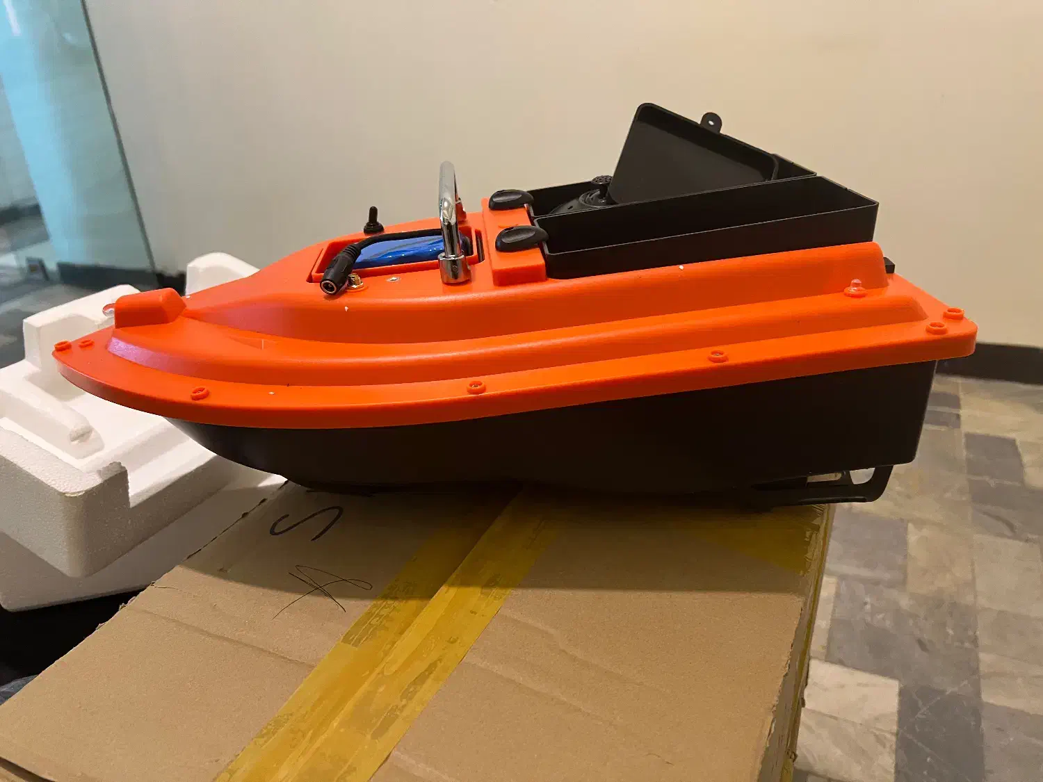 قایق طعمه پاشی جنس اورجینال با پرقدرترین موتور|ماهیگیری|مهاباد (آذربایجان غربی), |دیوار