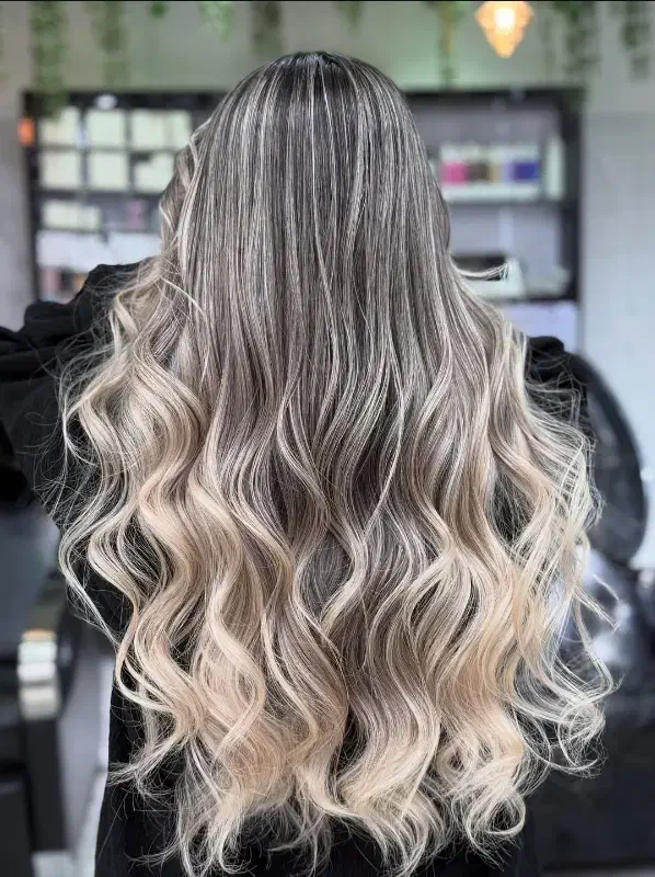 خدمات تخصصی رنگ مو،قیمت هر سایز مو فقط۲/۶۰۰ تا ۳ ت|خدمات آرایشگری و زیبایی|شیراز, وصال|دیوار