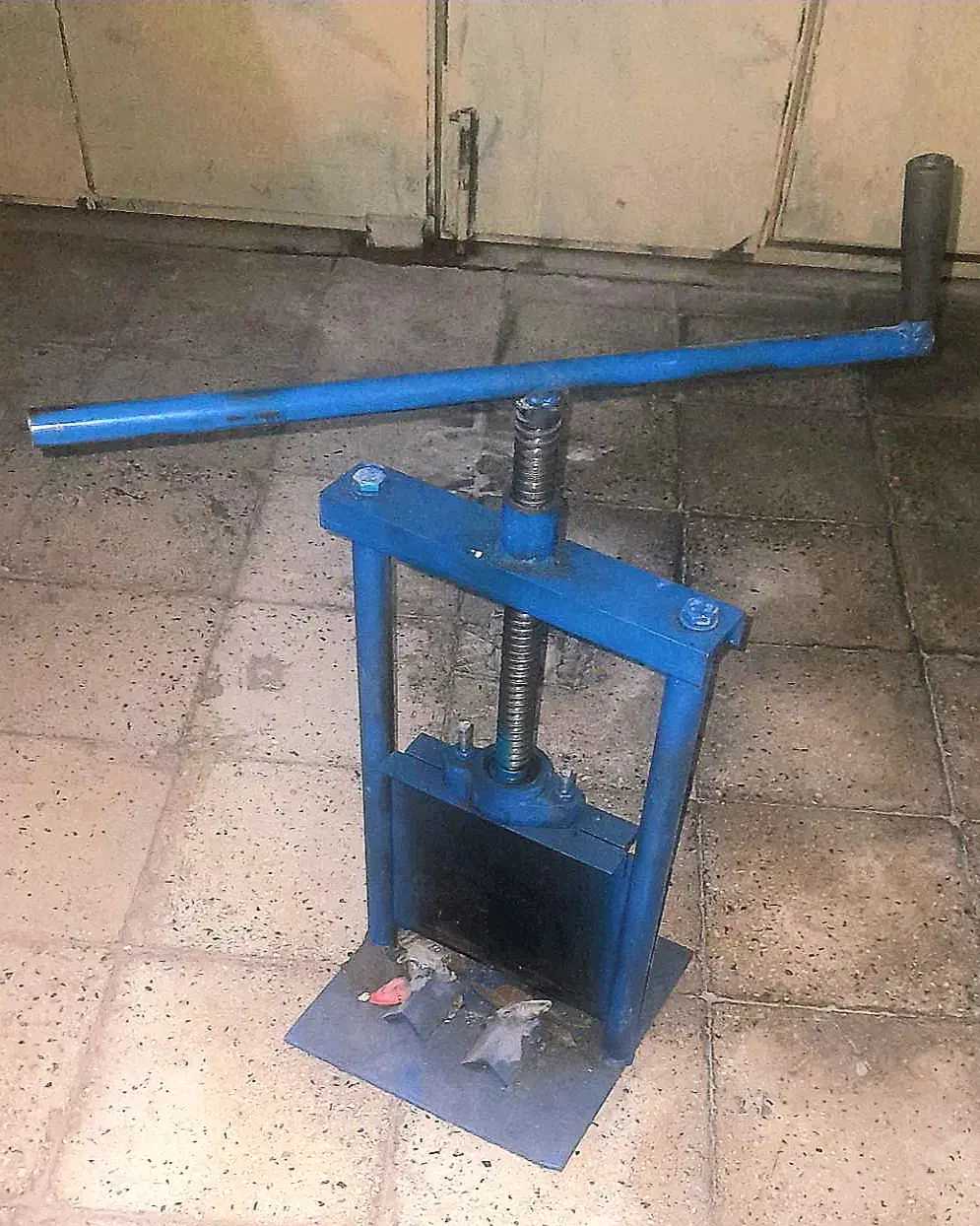 دستگاه گیوتین  برش طاقه های نایلون و....|ماشین‌آلات صنعتی|هشتگرد, شهرک بعثت|دیوار