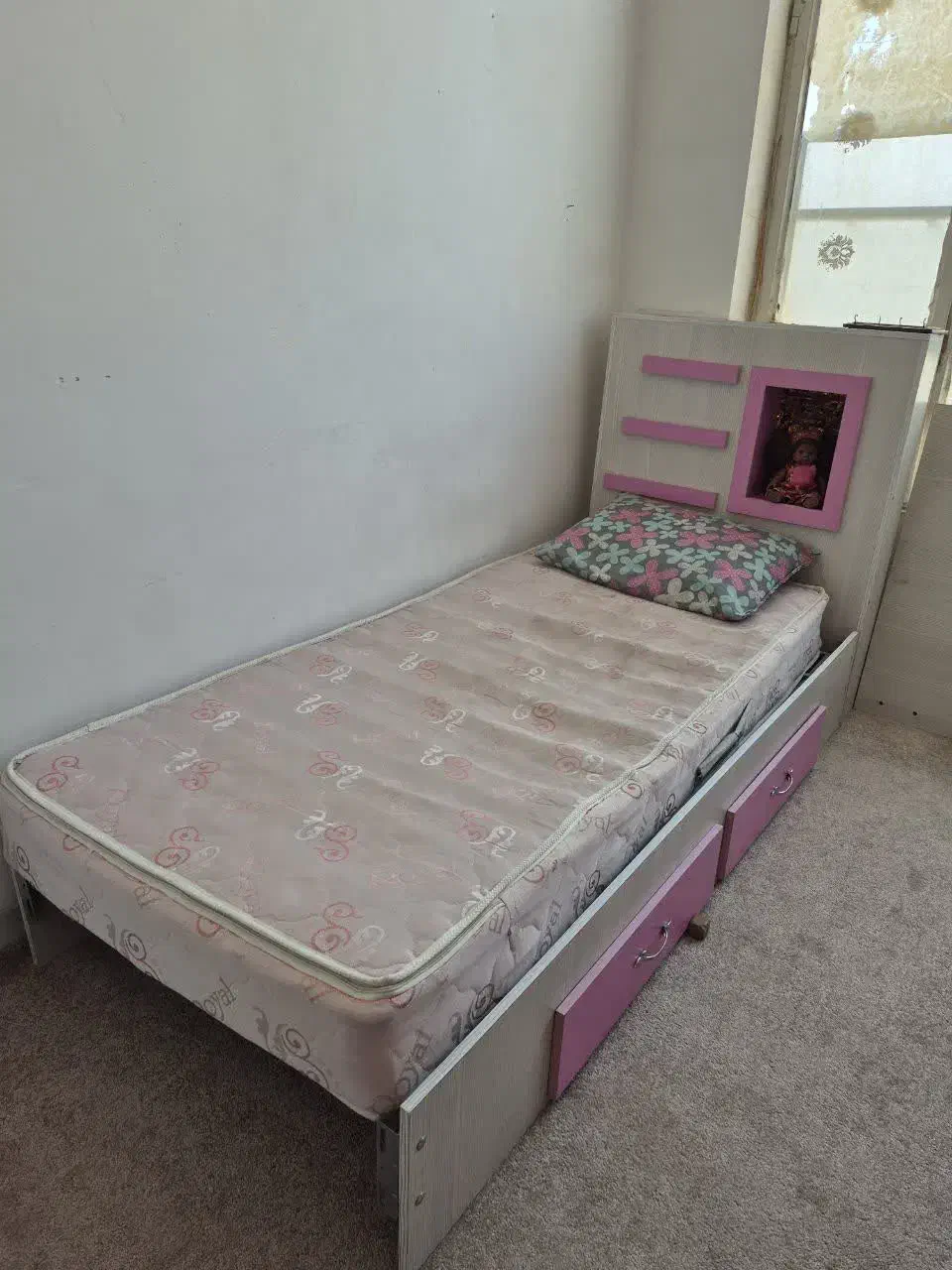 سرویس خواب سالم و کامل دخترانه|تخت و سرویس خواب|قم, باغ اشرافی|دیوار