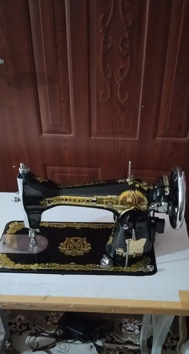 چرخ خیاطی پروانه با میز چوبی|چرخ خیاطی و ریسندگی|لنجان, |دیوار