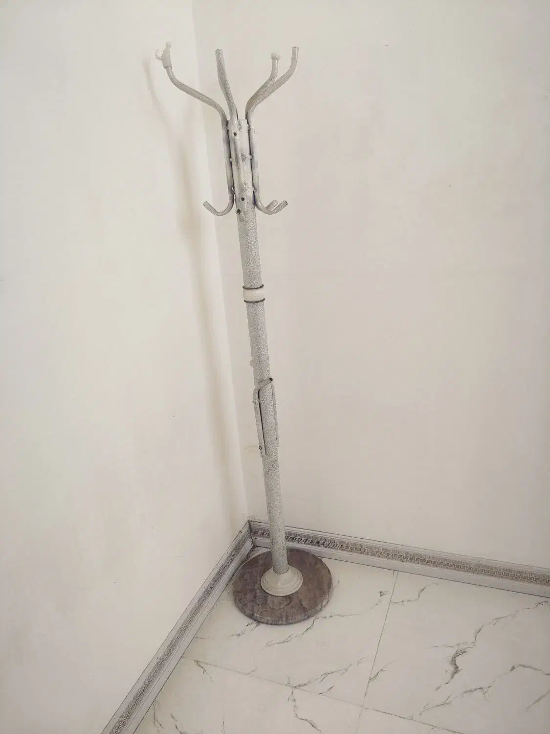 بند رخت چوب لباسی ایستاده|بندرخت و رخت‌آویز|اهواز, کوی مهدیس|دیوار