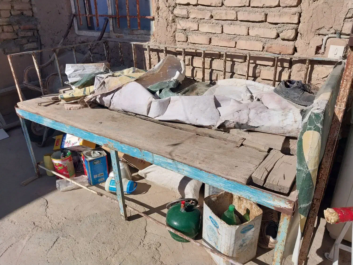 تخت خواب آهنی با ابعاد ۲ در ۱|تخت و سرویس خواب|فرح دشت, |دیوار