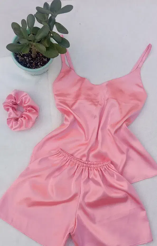 لباس خواب|لباس|مشهد, مصلی (کارمندان اول)|دیوار